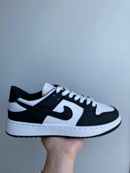 SB DUNK BLACK AND WHITE
